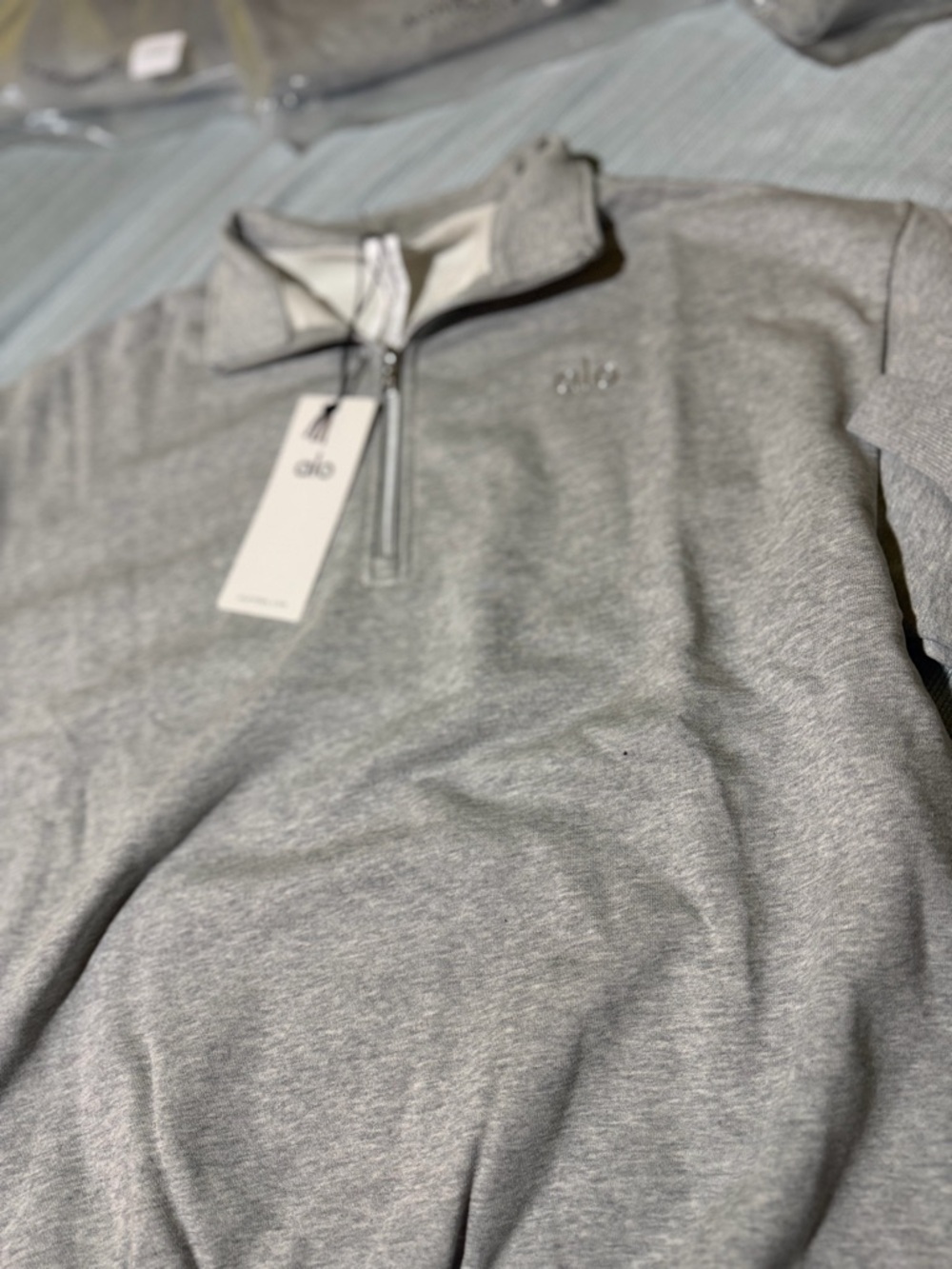 ALO Yoga Women's Heather Gray Quarter-Zip V-Neck Pullover - Picture 3 of 7